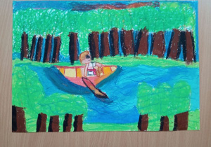praca plastyczna przedstawiająca człowieka w łódce na rzece płynącej przez las.